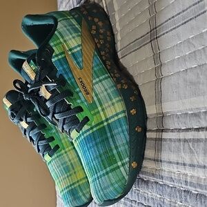 Brooks Launch 8 Run Lucky Sneakers